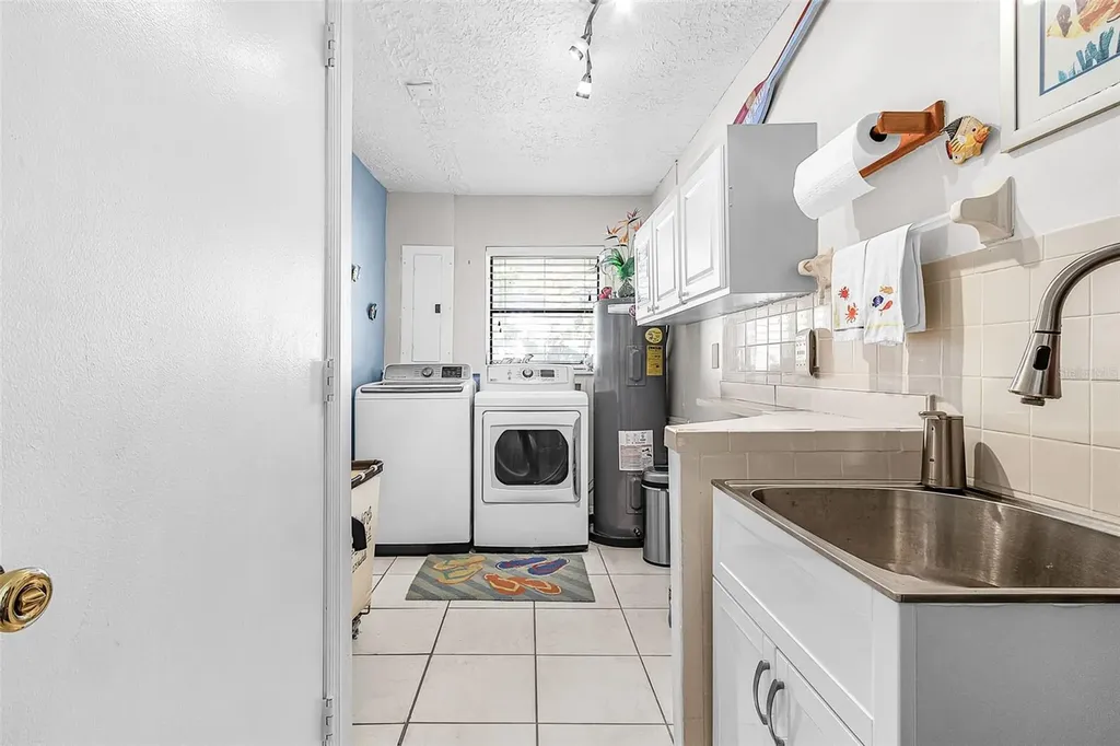 4215 SW 13th Avenue Cape Coral FL 33914