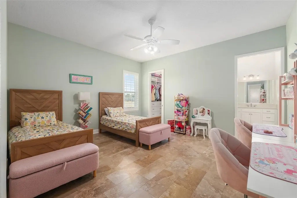 11207 Roz Way Oxford FL 34484