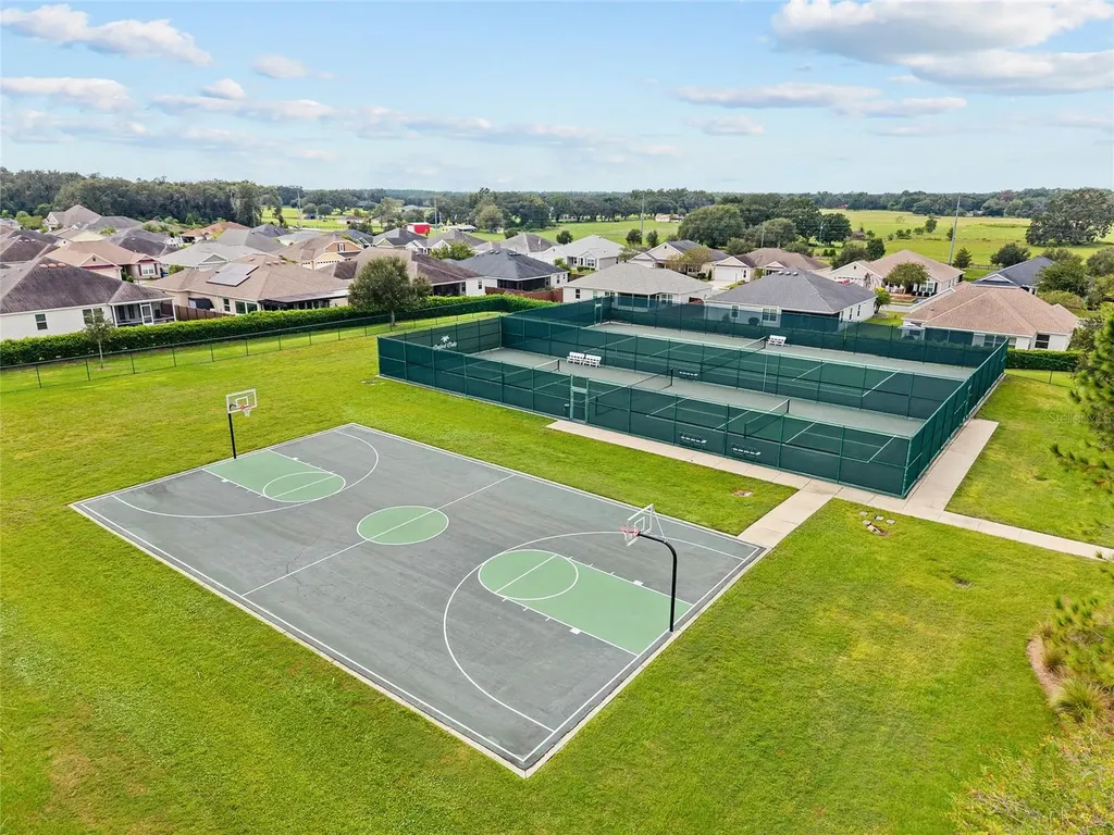 11207 Roz Way Oxford FL 34484