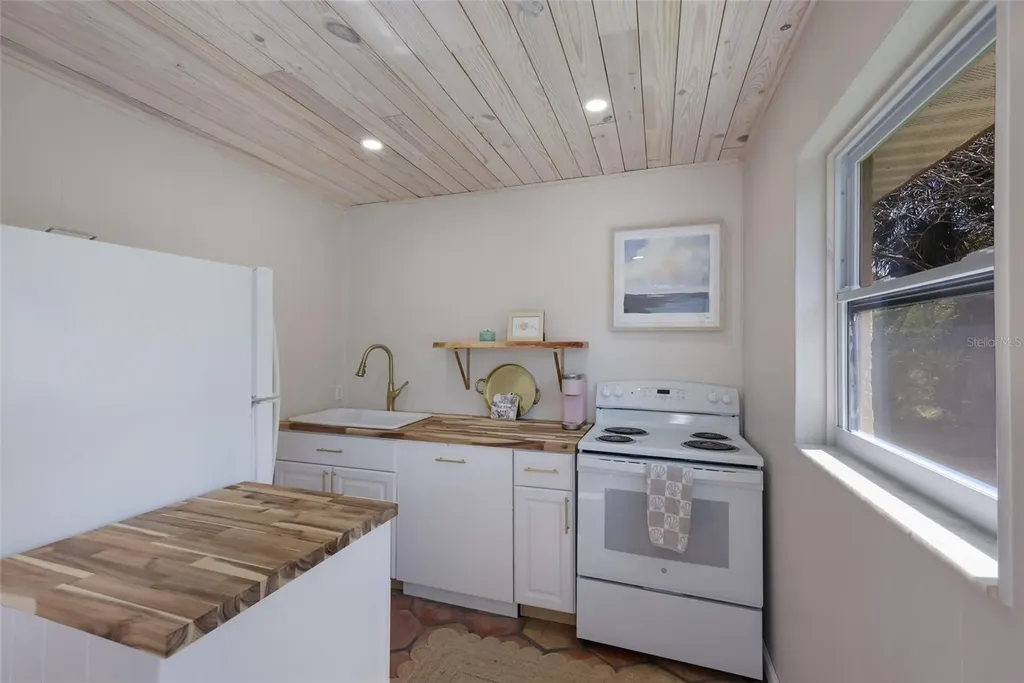 4715 7th Avenue W Bradenton FL 34209
