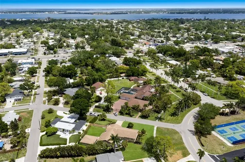 4715 7th Avenue W Bradenton FL 34209