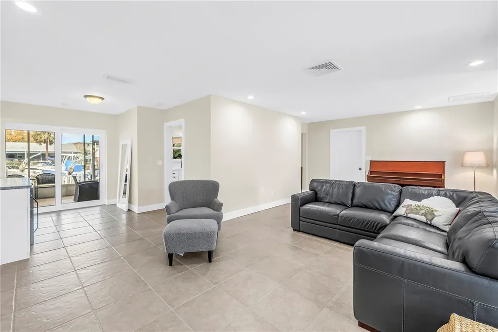 4000 14th Street NE St Petersburg FL 33703