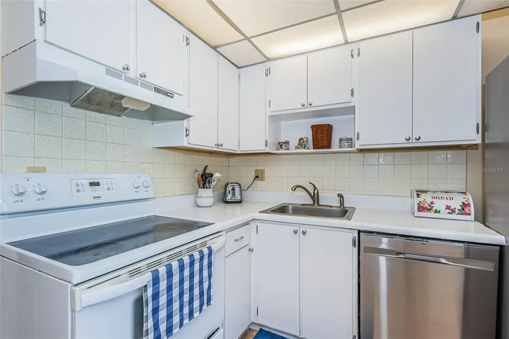 4915 Bay Street NE St Petersburg FL 33703