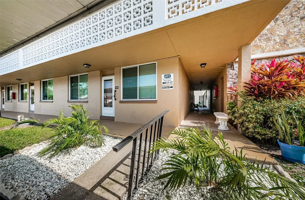 4915 Bay Street NE St Petersburg FL 33703