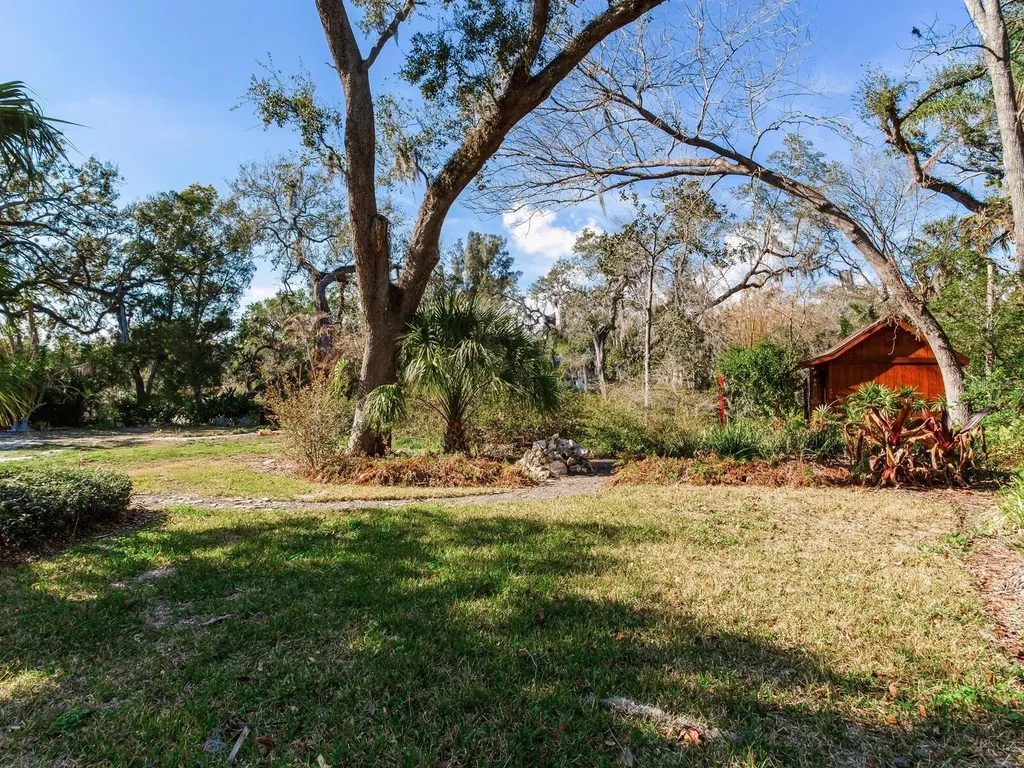 1214 E Park Circle Tampa FL 33604