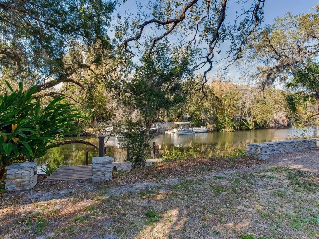 1214 E Park Circle Tampa FL 33604