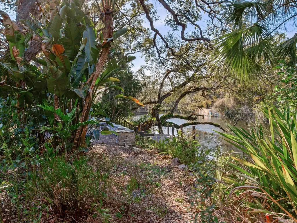 1214 E Park Circle Tampa FL 33604