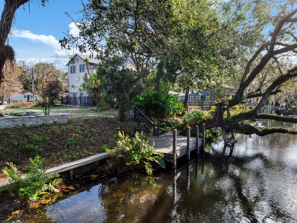 1214 E Park Circle Tampa FL 33604