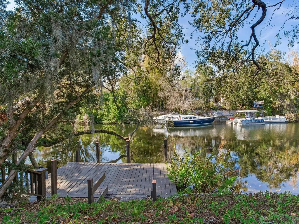 1214 E Park Circle Tampa FL 33604
