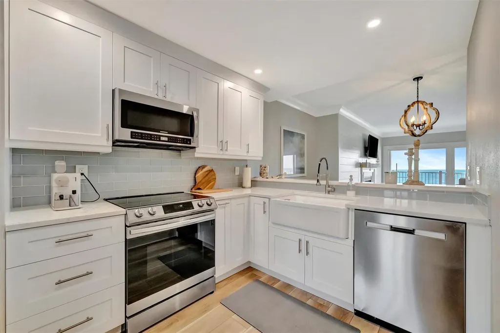 1582 Gulf Boulevard Clearwater Beach FL 33767