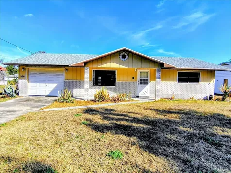 926 Cr 467 Lake Panasoffkee FL 33538