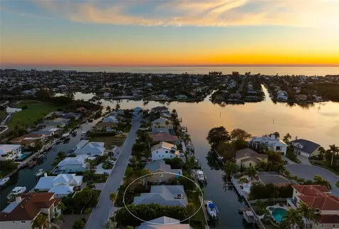 607 North Point Drive Holmes Beach FL 34217