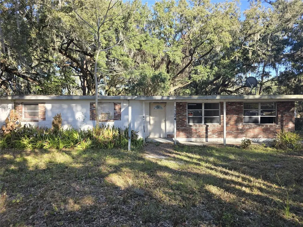 1124 S Wiggins Road Plant City FL 33566