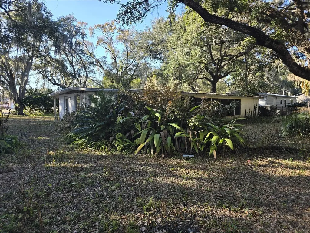 1124 S Wiggins Road Plant City FL 33566