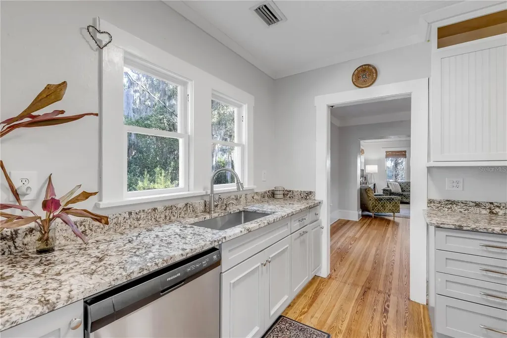 3054 N Dixie Freeway New Smyrna Beach FL 32168