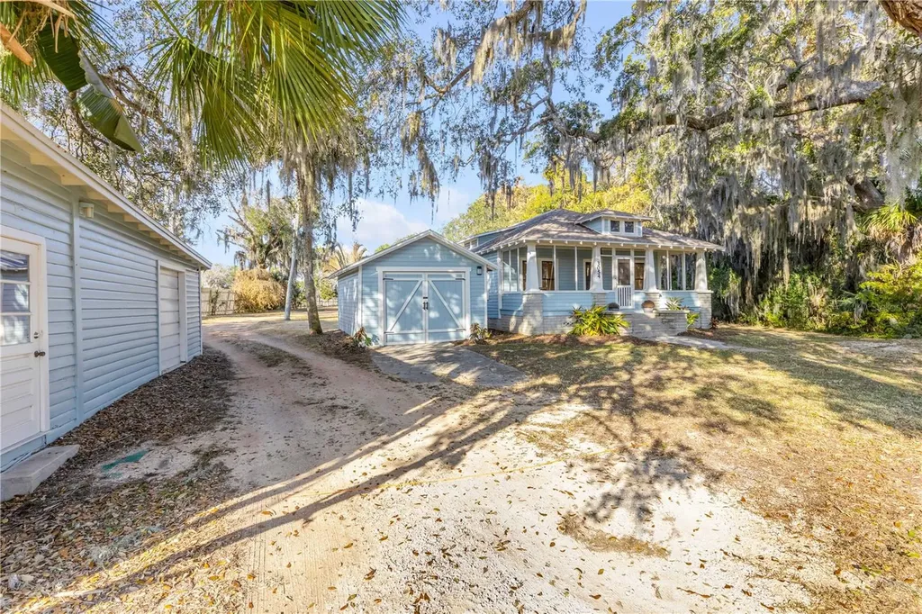 3054 N Dixie Freeway New Smyrna Beach FL 32168