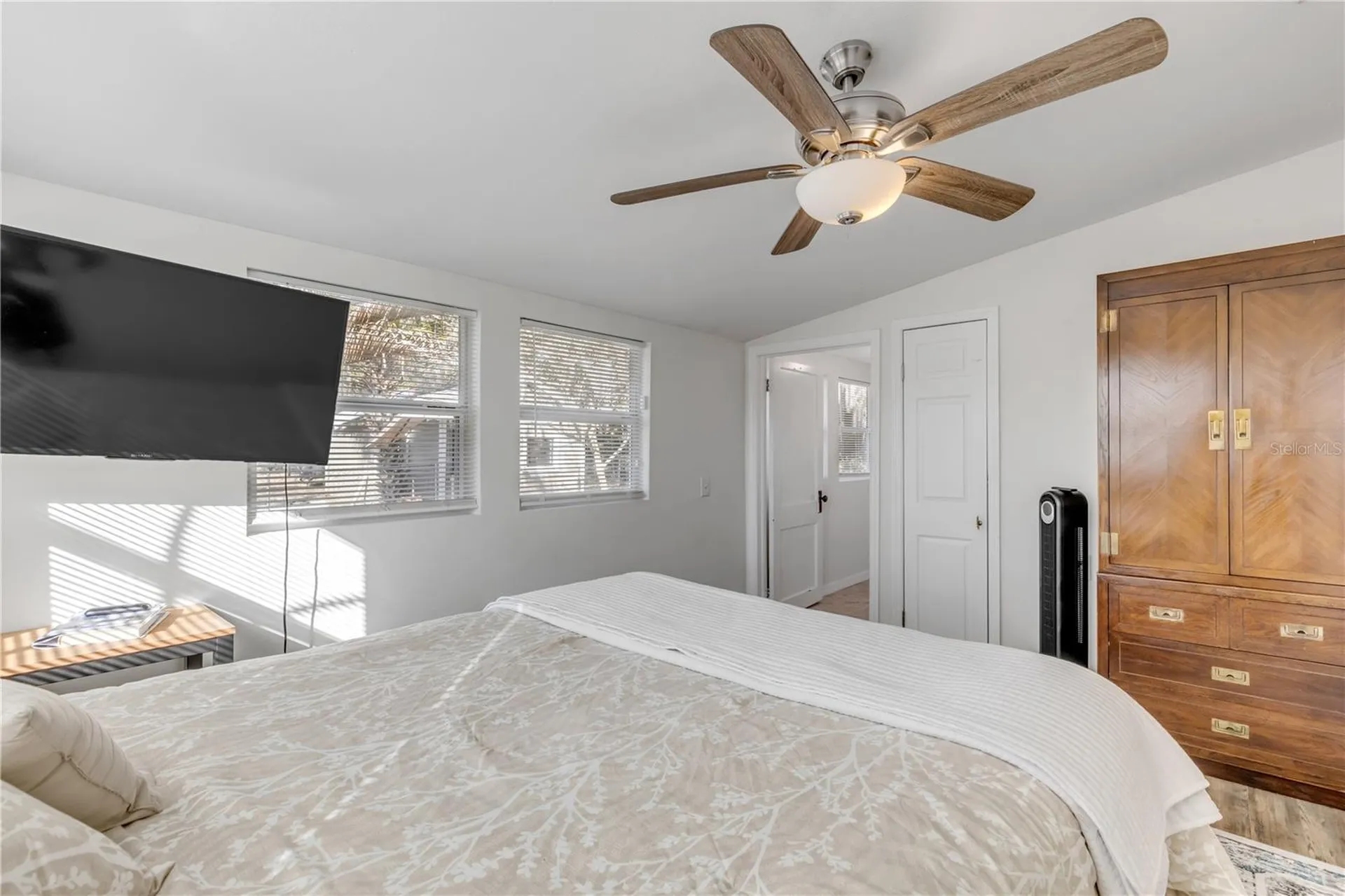 3054 N Dixie Freeway New Smyrna Beach FL 32168