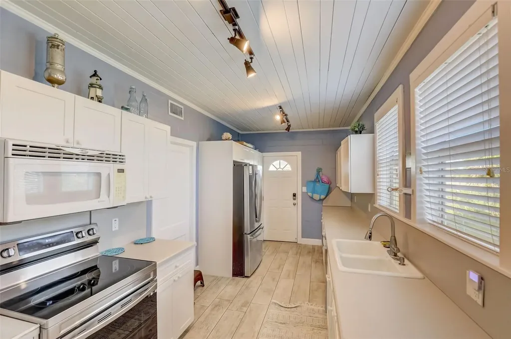 2101 Hill Street New Smyrna Beach FL 32169