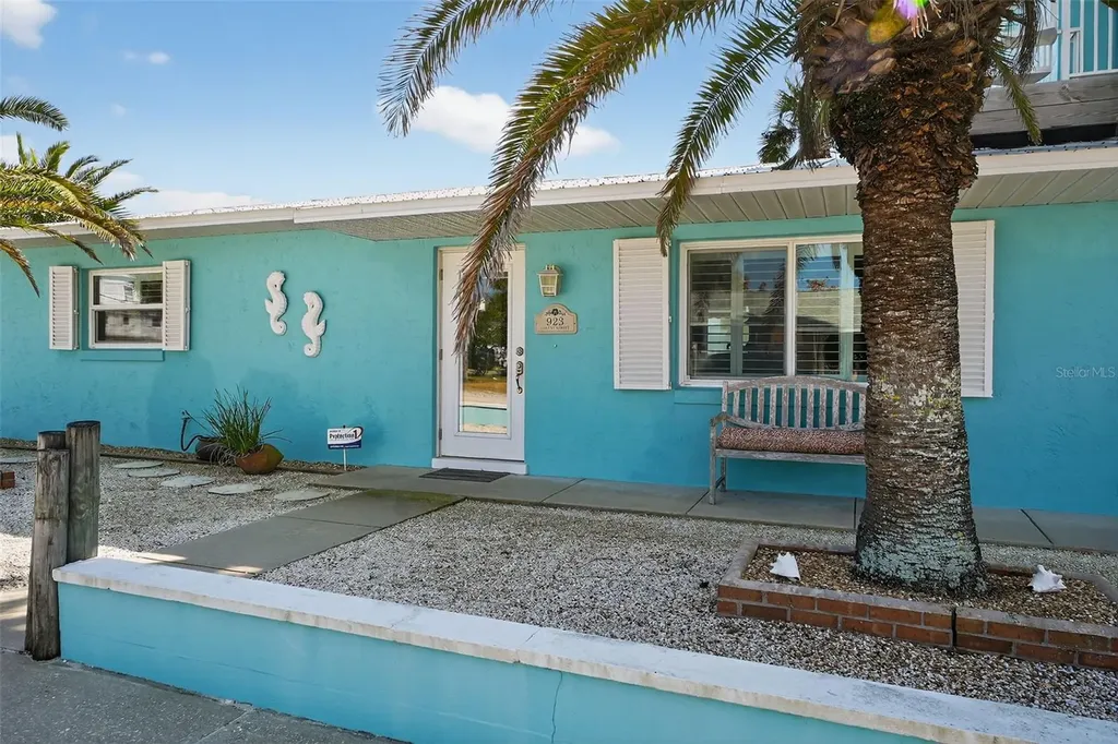 923 Locust Street New Smyrna Beach FL 32169