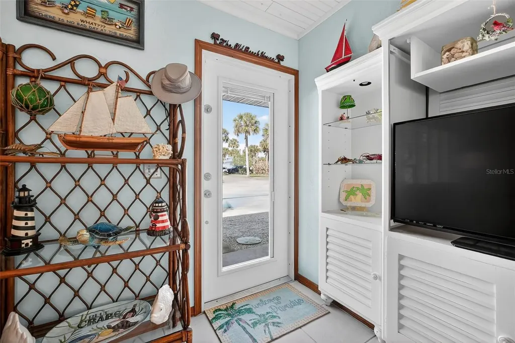 923 Locust Street New Smyrna Beach FL 32169