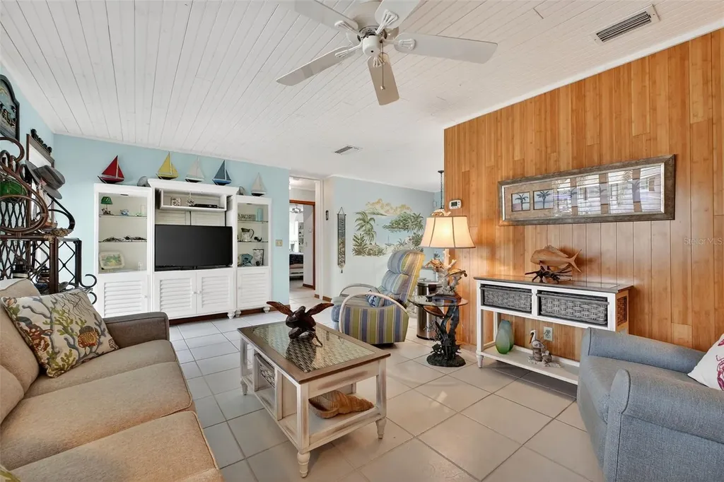 923 Locust Street New Smyrna Beach FL 32169