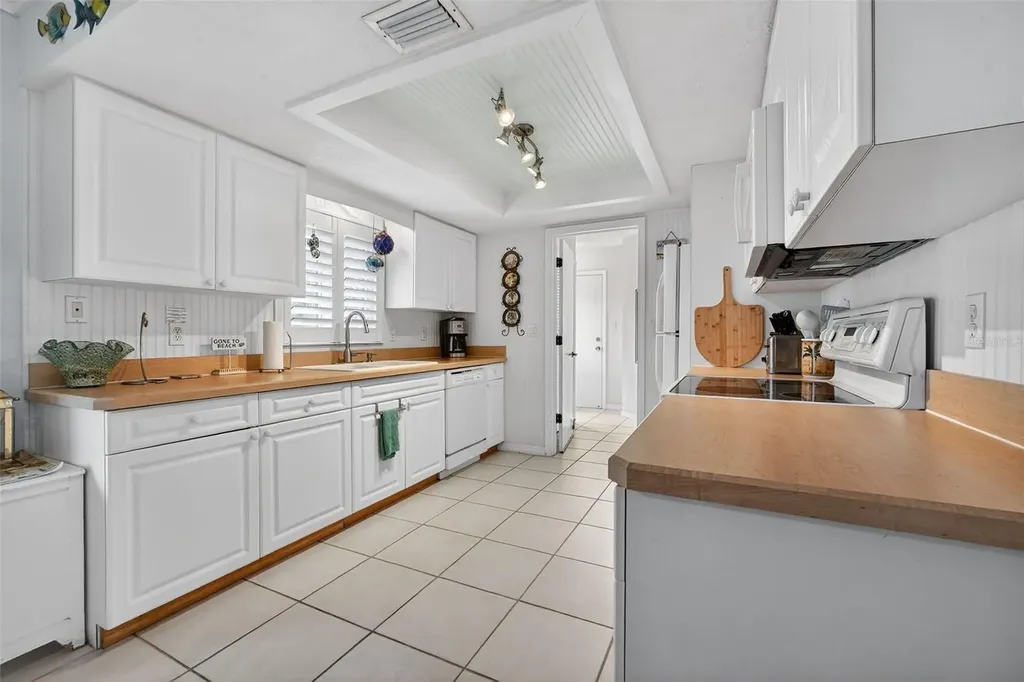 923 Locust Street New Smyrna Beach FL 32169