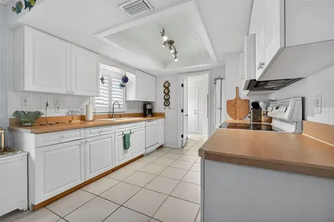 923 Locust Street New Smyrna Beach FL 32169