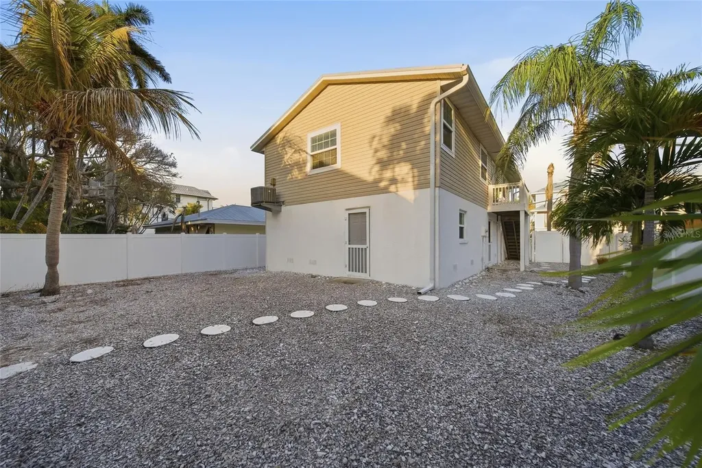 2112 Avenue B Bradenton Beach FL 34217