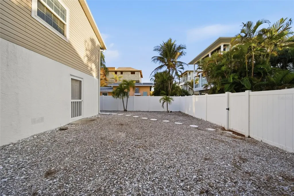 2112 Avenue B Bradenton Beach FL 34217