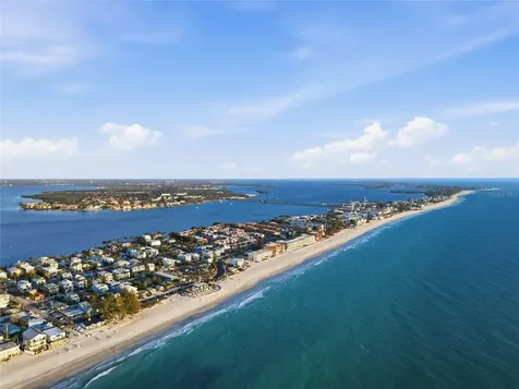 2112 Avenue B Bradenton Beach FL 34217