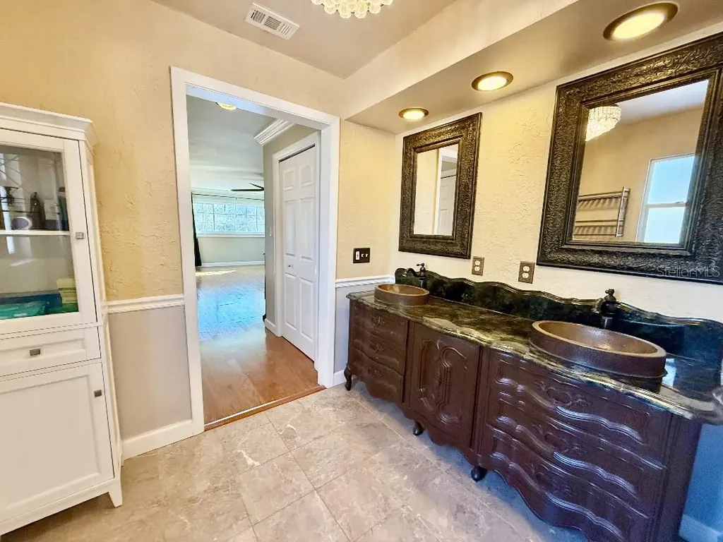 2563 Knotty Pine Way Clearwater FL 33761