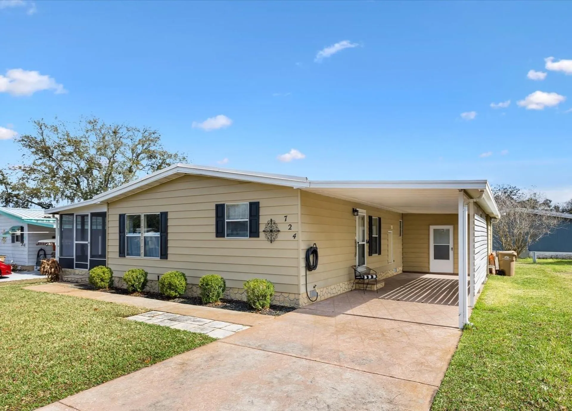 724 Royal Palm Avenue Lady Lake FL 32159