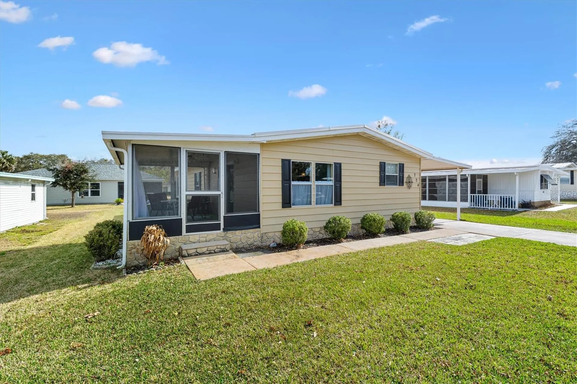724 Royal Palm Avenue Lady Lake FL 32159