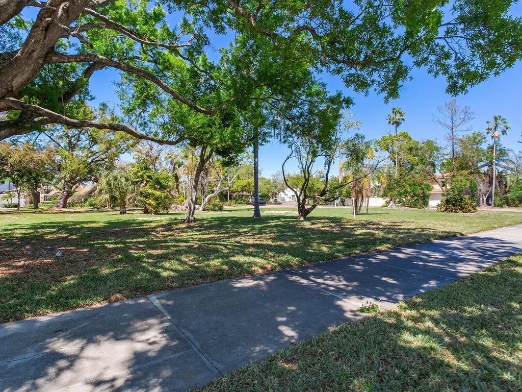 116 W Davis Boulevard Tampa FL 33606