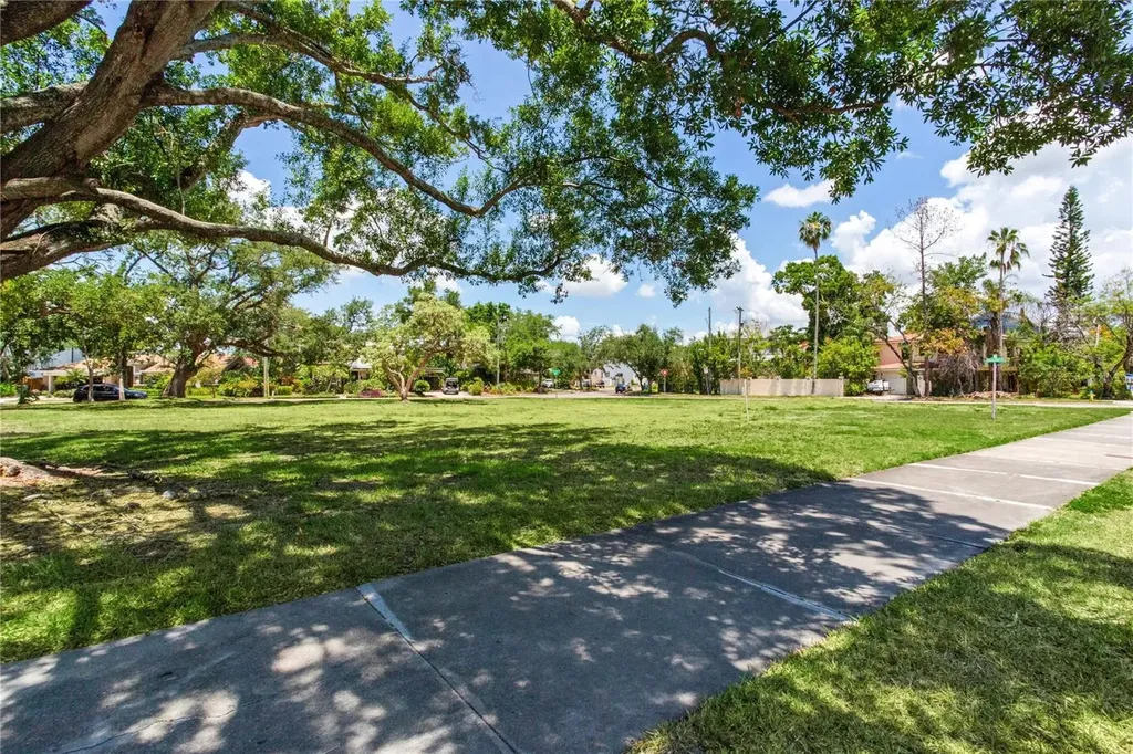 116 W Davis Boulevard Tampa FL 33606