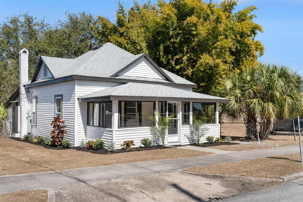 110 W 1st Street Frostproof FL 33843