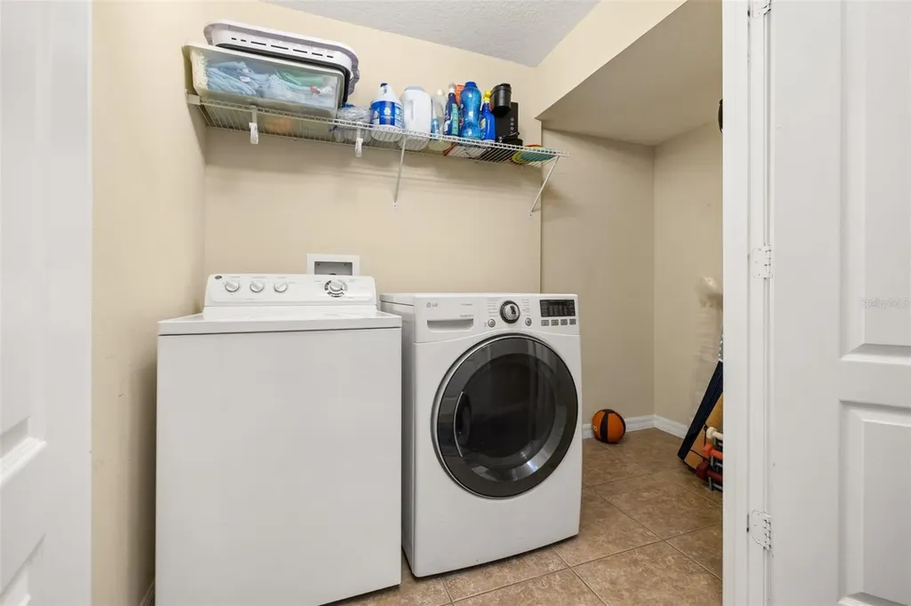 1532 Scarlet Oak Loop Winter Garden FL 34787
