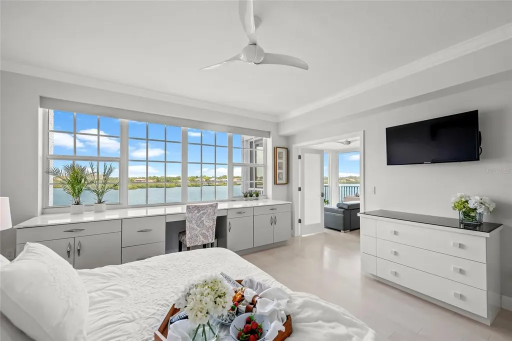 1280 Dolphin Bay Way Sarasota FL 34242