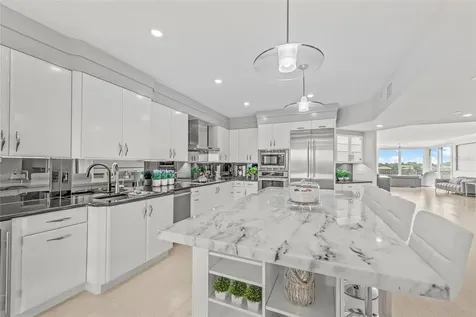 1280 Dolphin Bay Way Sarasota FL 34242