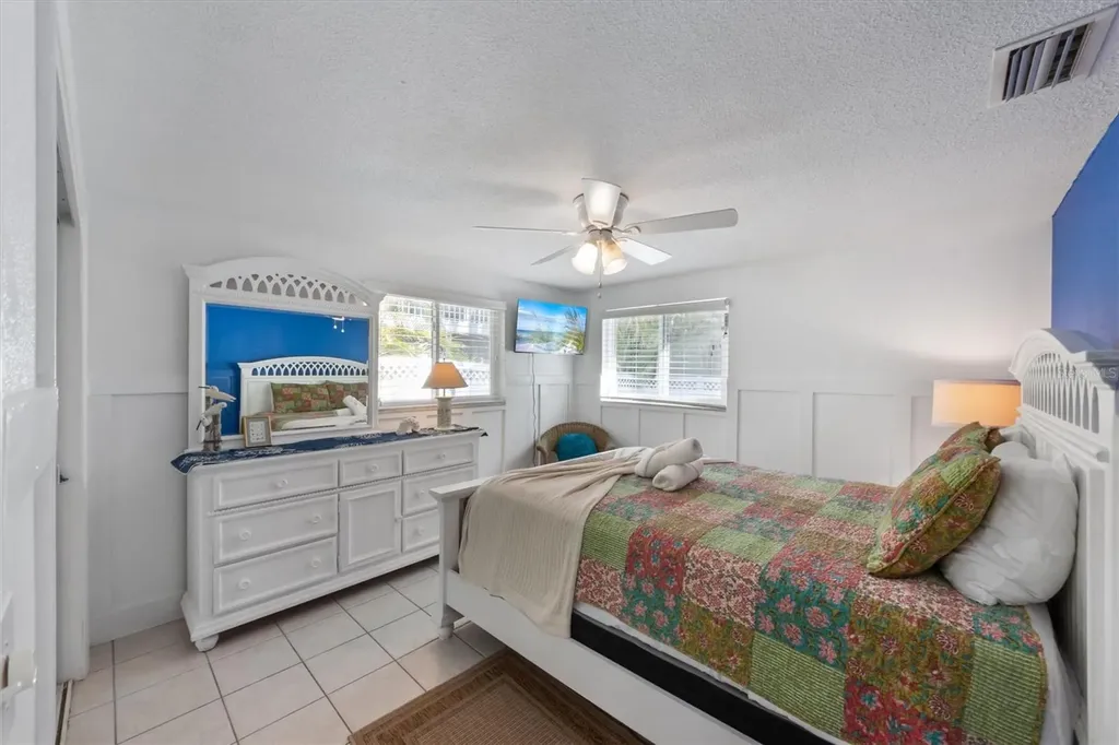5807 De Palmas Avenue Holmes Beach FL 34217
