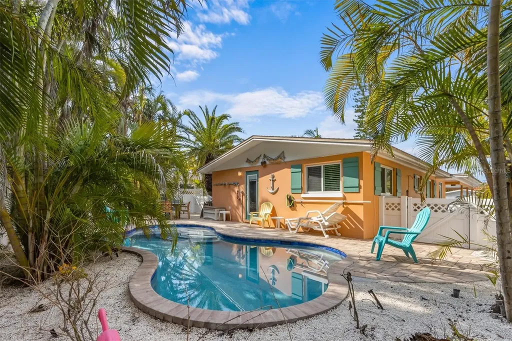 5807 De Palmas Avenue Holmes Beach FL 34217