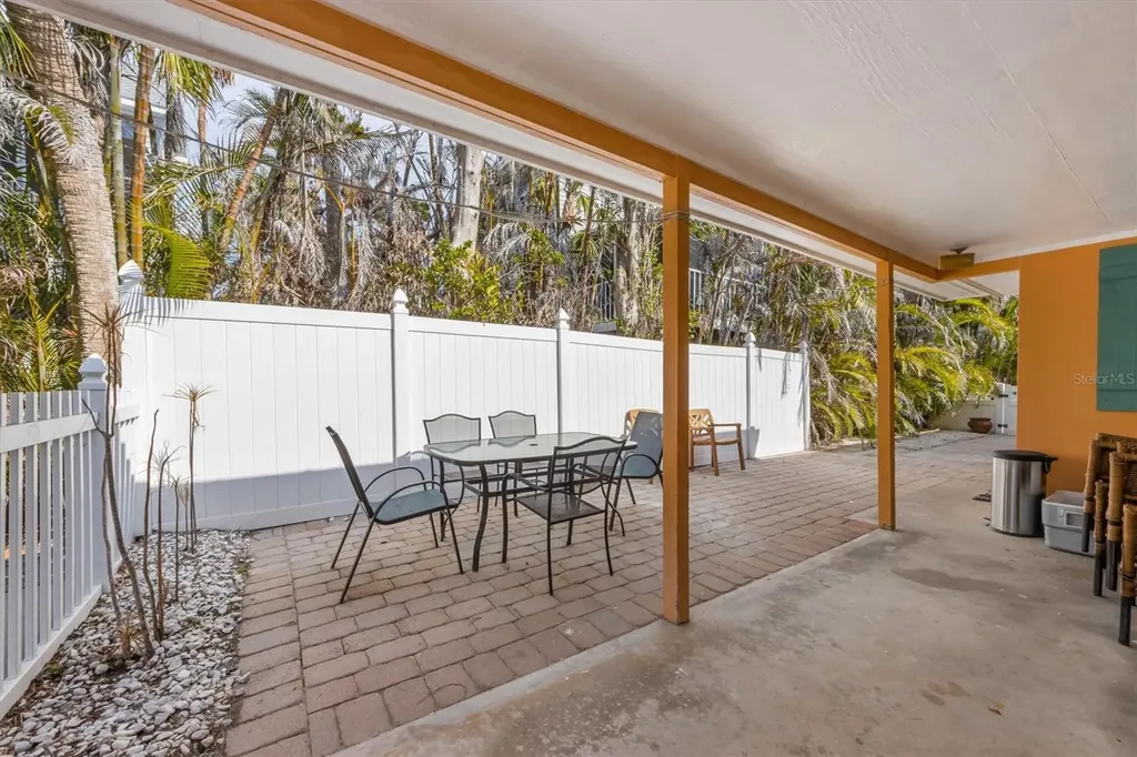 5807 De Palmas Avenue Holmes Beach FL 34217