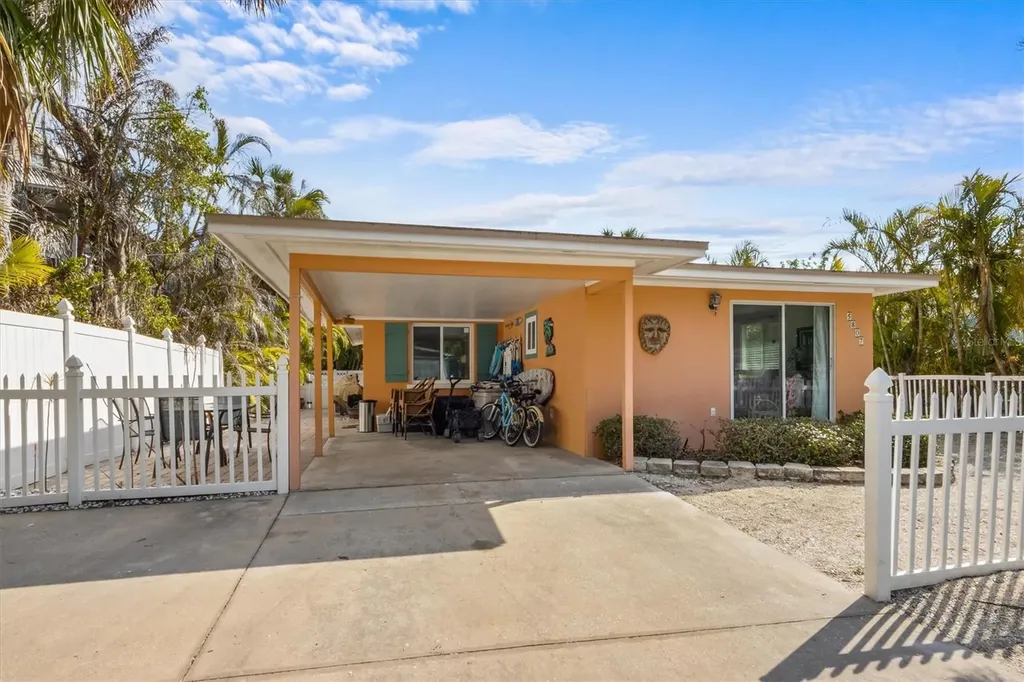 5807 De Palmas Avenue Holmes Beach FL 34217