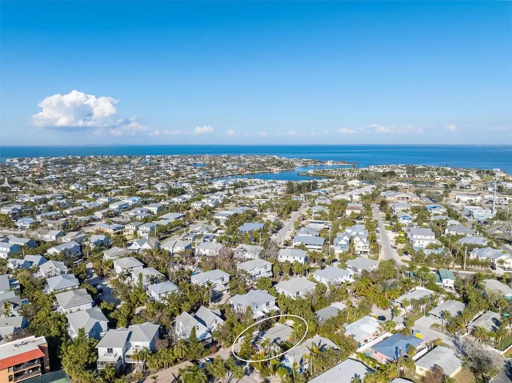 5807 De Palmas Avenue Holmes Beach FL 34217