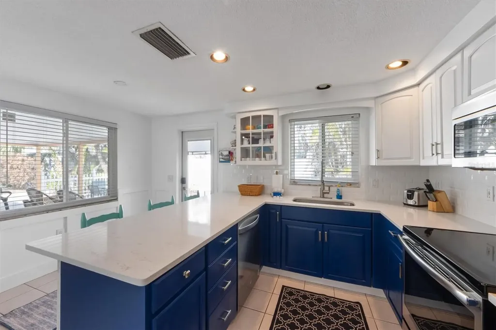 5807 De Palmas Avenue Holmes Beach FL 34217