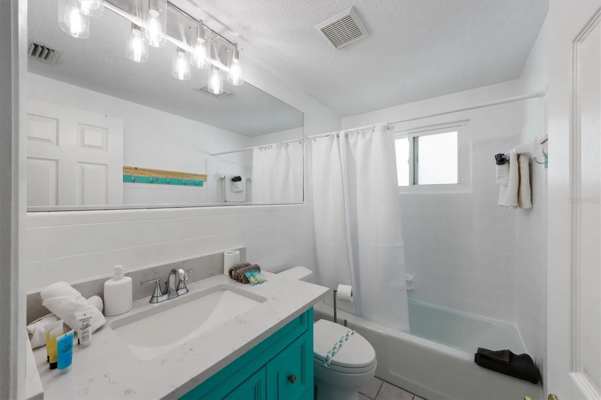 5807 De Palmas Avenue Holmes Beach FL 34217