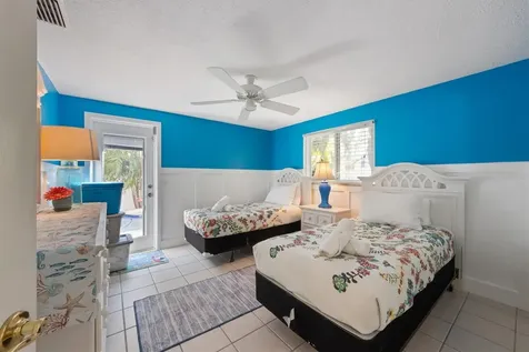 5807 De Palmas Avenue Holmes Beach FL 34217