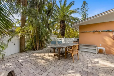 5807 De Palmas Avenue Holmes Beach FL 34217