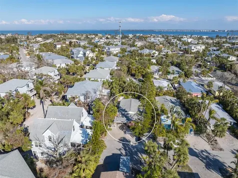 5807 De Palmas Avenue Holmes Beach FL 34217