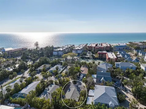 5807 De Palmas Avenue Holmes Beach FL 34217